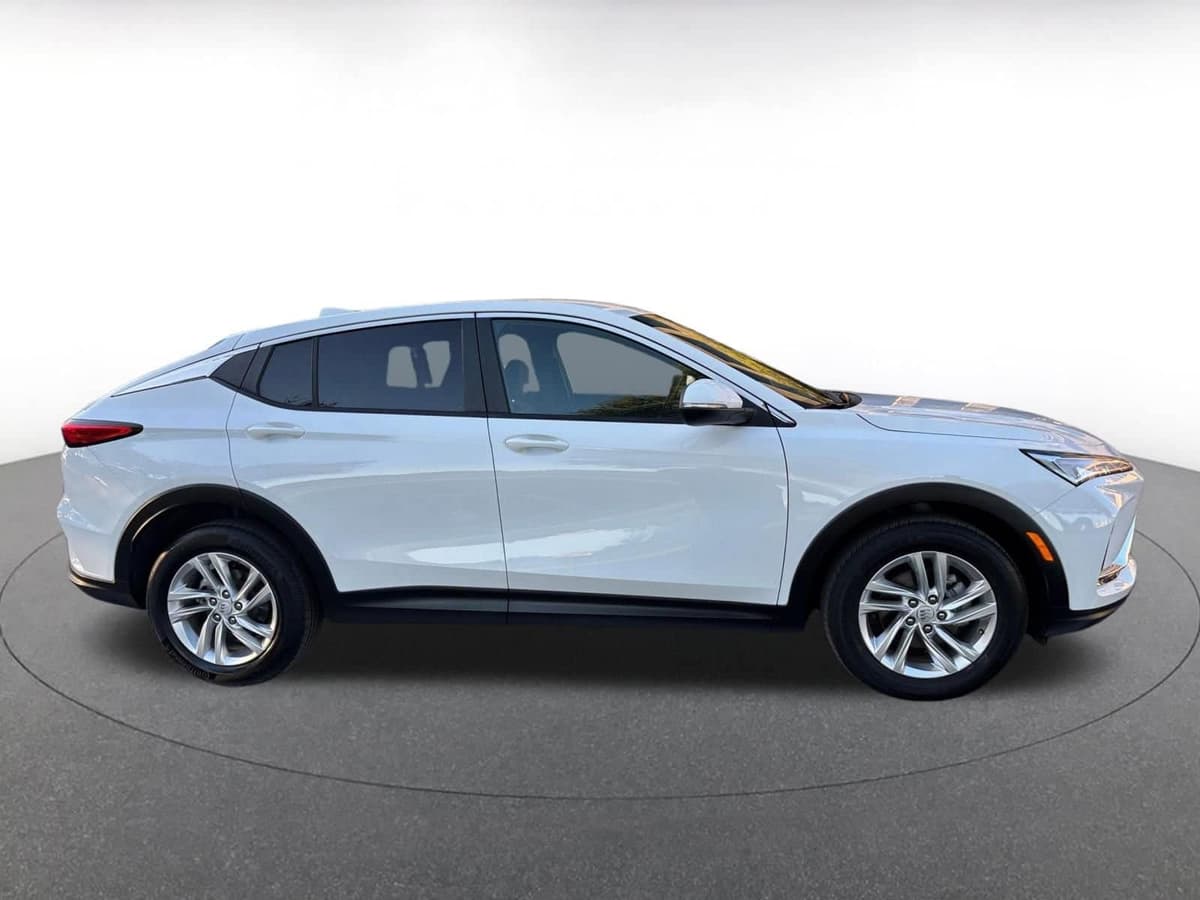 2025 Buick Envista - Image 13