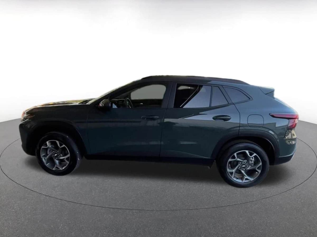 2025 Chevrolet Trax - Image 8