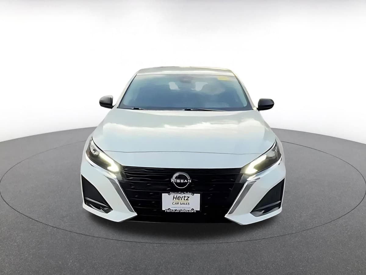 2025 Nissan Altima - Image 5