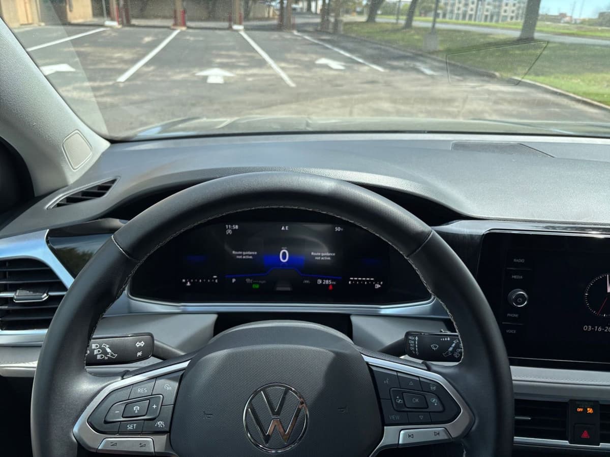 2025 Volkswagen Taos - Image 29