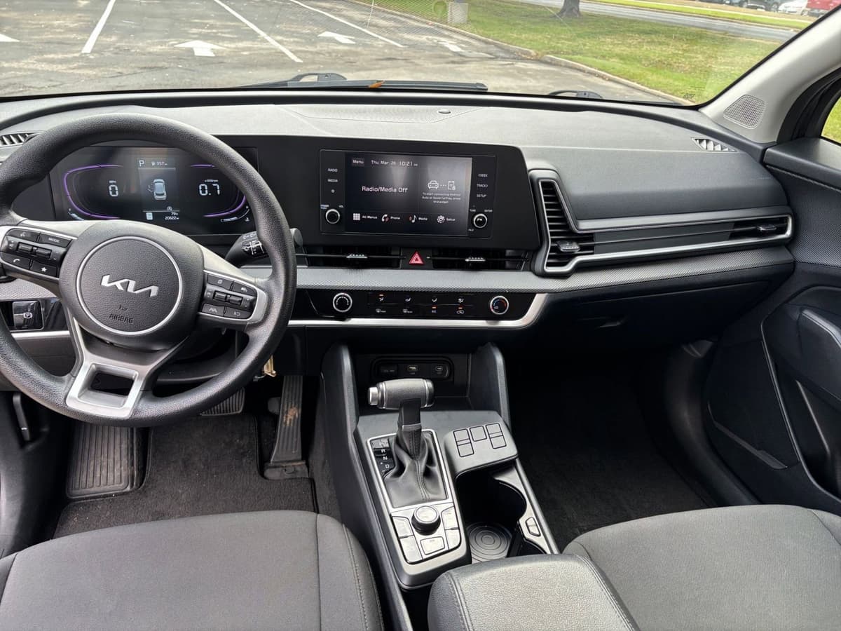 2025 Kia Sportage - Image 30
