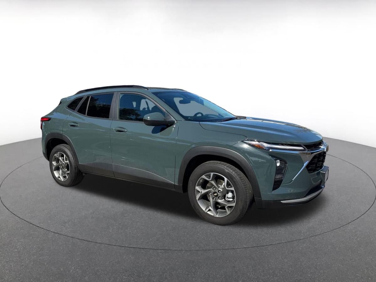 2025 Chevrolet Trax - Image 1