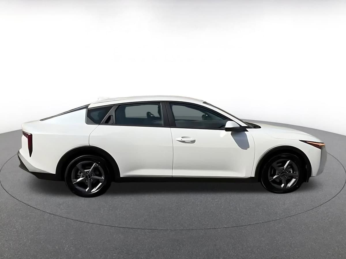 2025 Kia K4 - Image 16