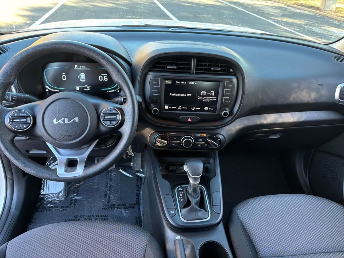 2025 Kia Soul - Image 28