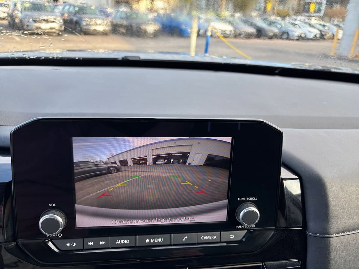 2025 Nissan Pathfinder - Image 17