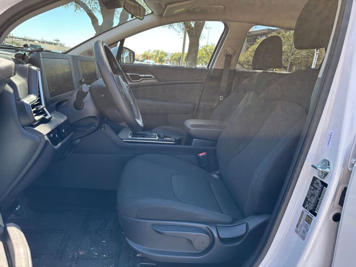 2025 Kia Sportage - Image 22