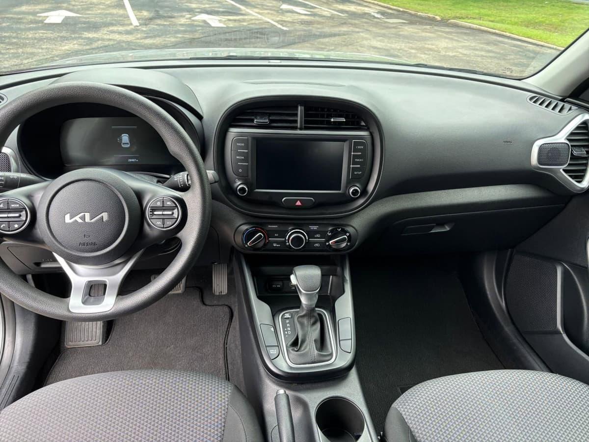 2025 Kia Soul - Image 28