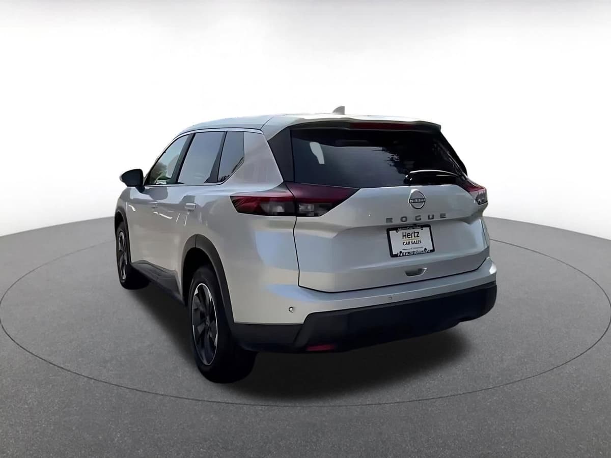 2025 Nissan Rogue - Image 11