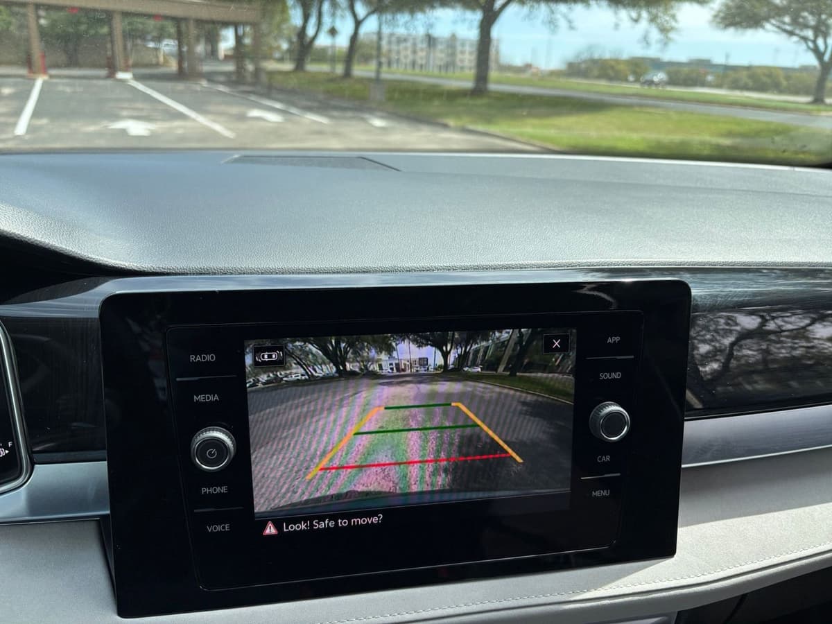 2025 Volkswagen Taos - Image 20