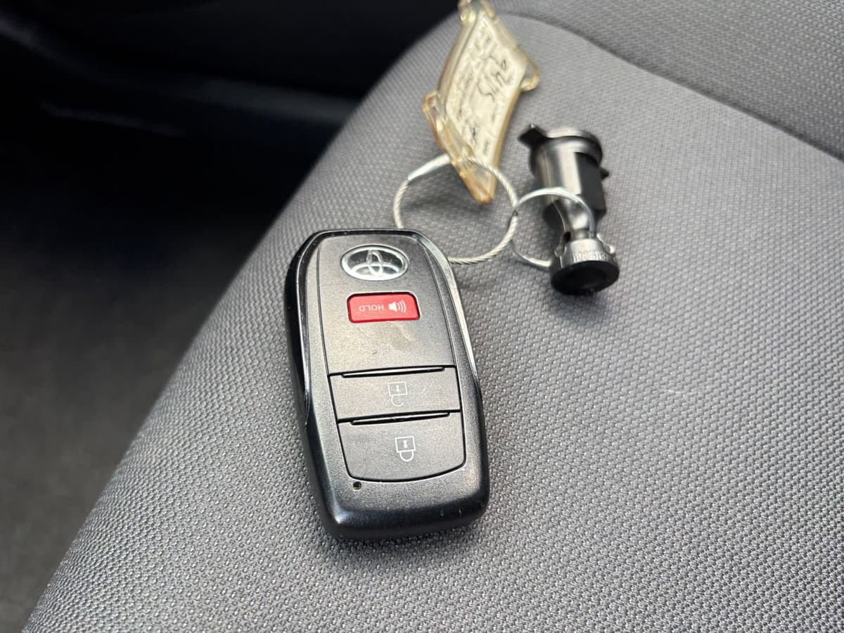 2025 Toyota Corolla Cross - Image 18