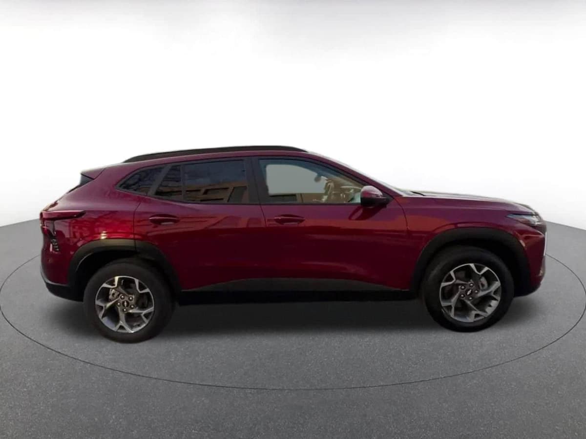 2025 Chevrolet Trax - Image 16