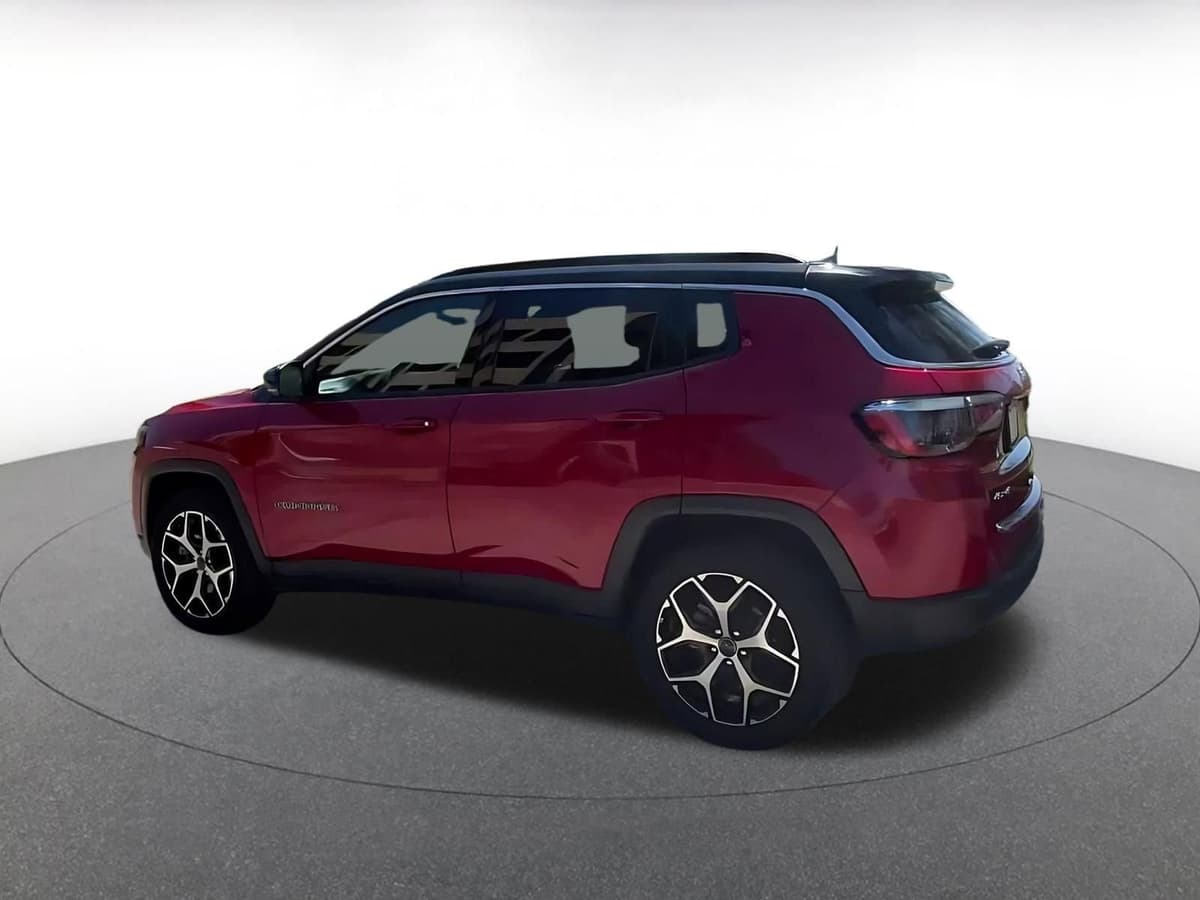 2025 Jeep Compass - Image 7