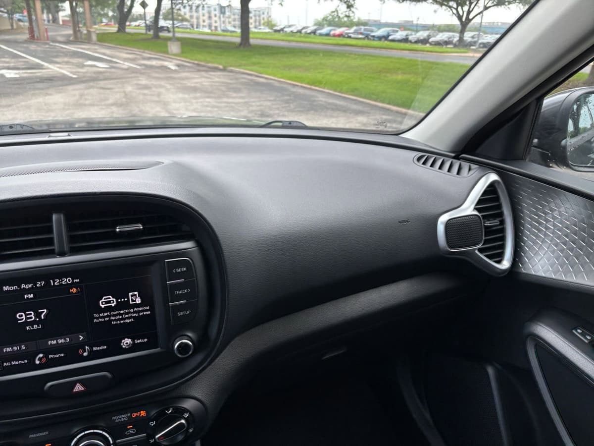 2025 Kia Soul - Image 29