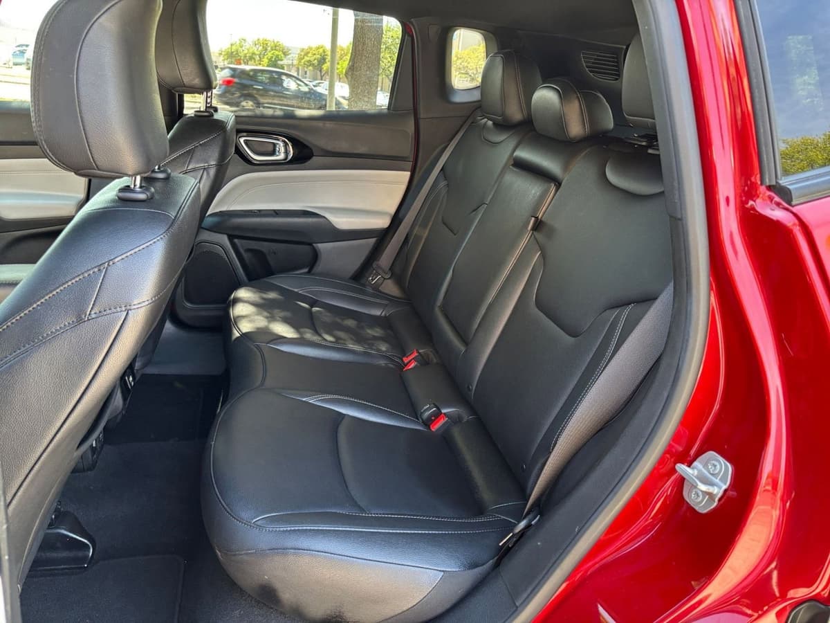 2025 Jeep Compass - Image 21