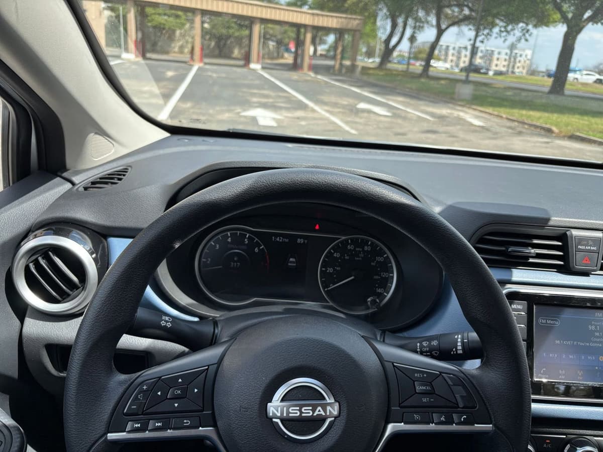 2025 Nissan Versa - Image 29