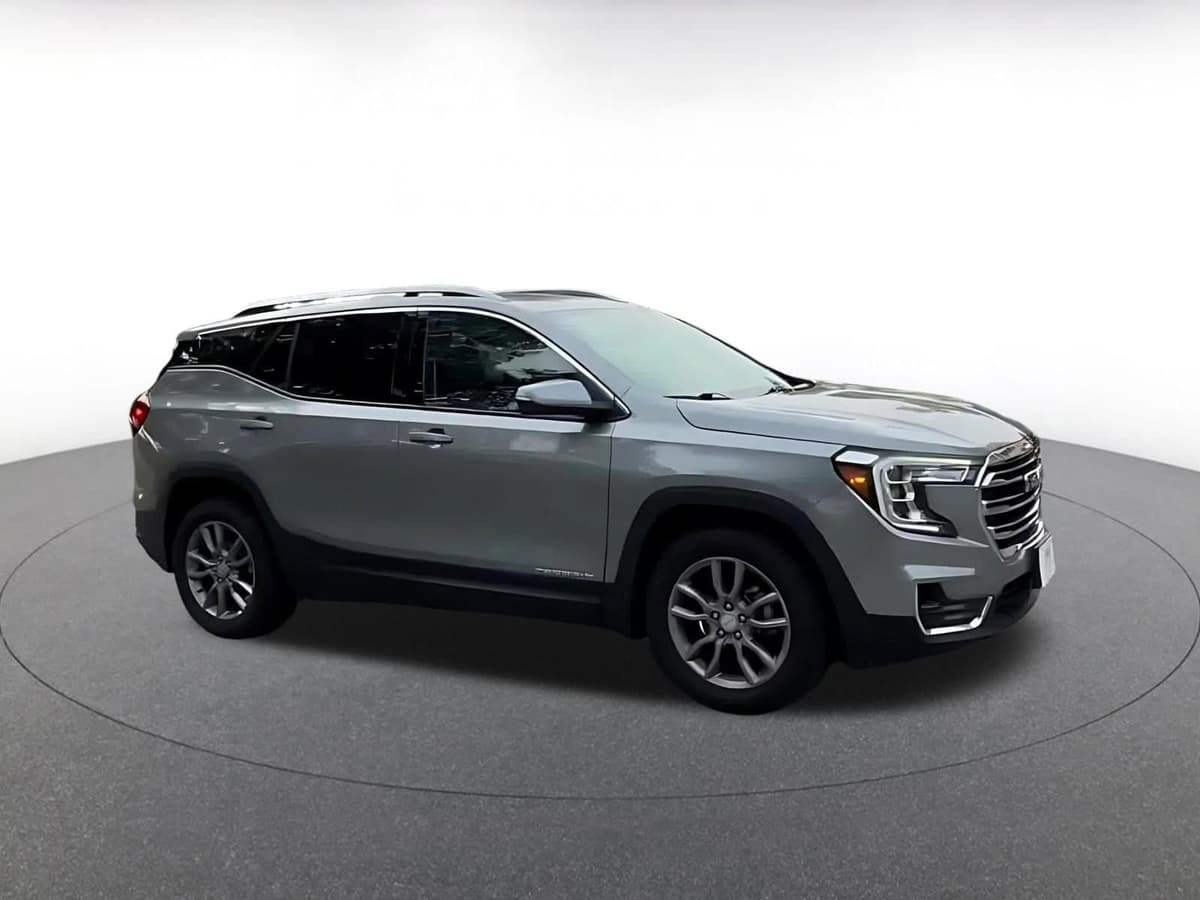 2024 GMC Terrain - Image 2