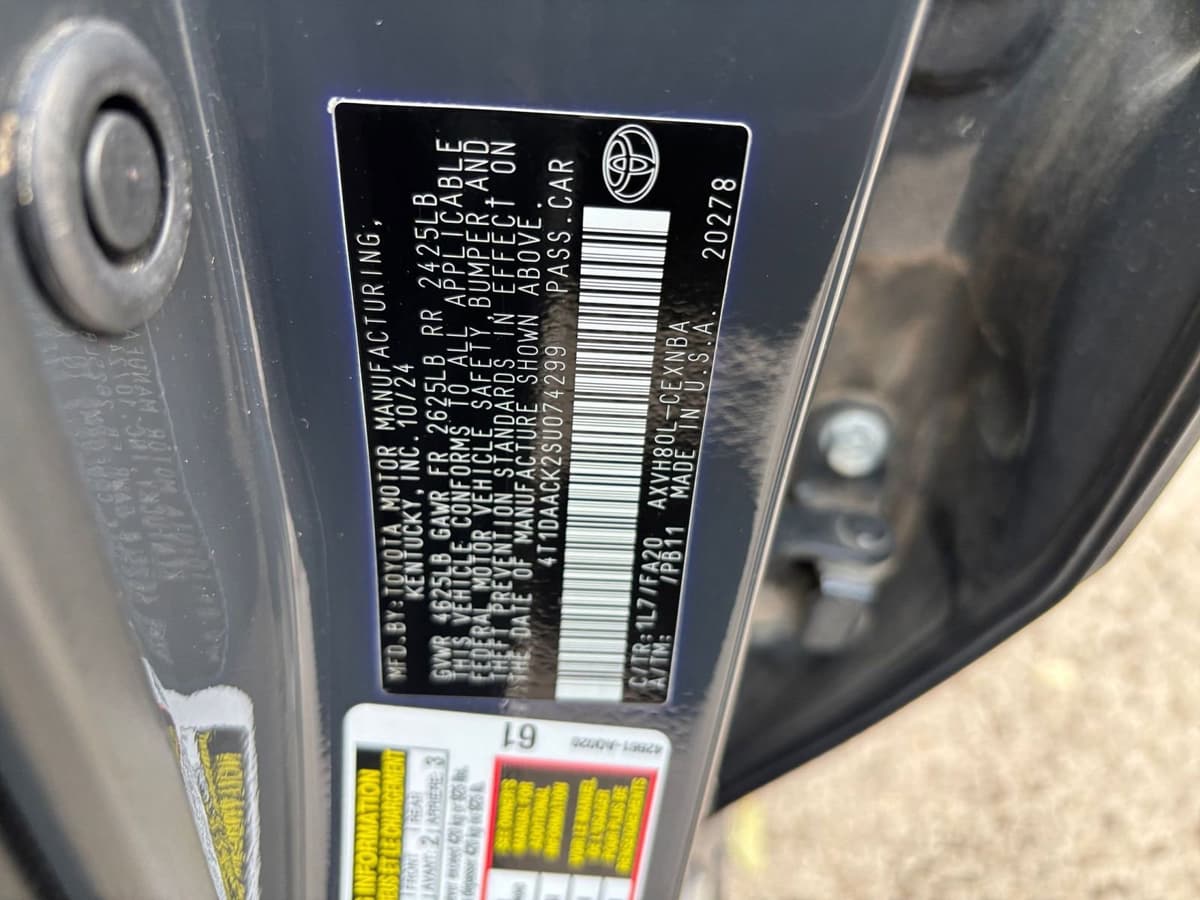 2025 Toyota Camry - Image 23