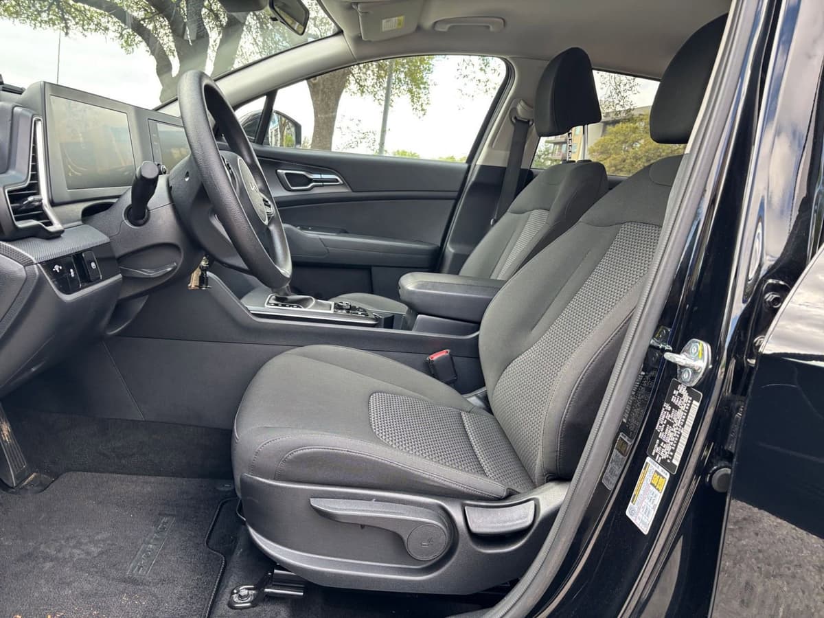2025 Kia Sportage - Image 23