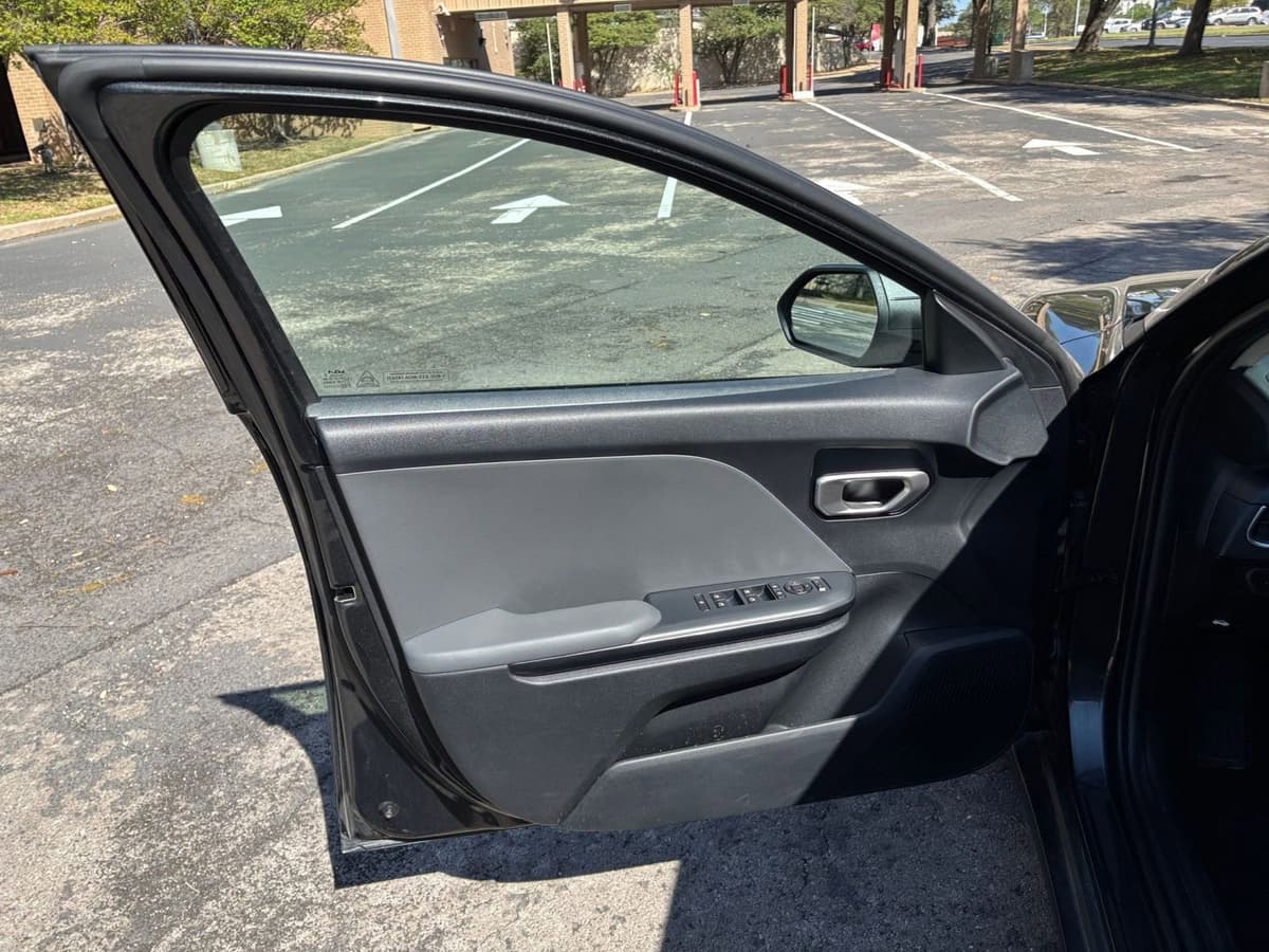 2025 Kia K4 - Image 18