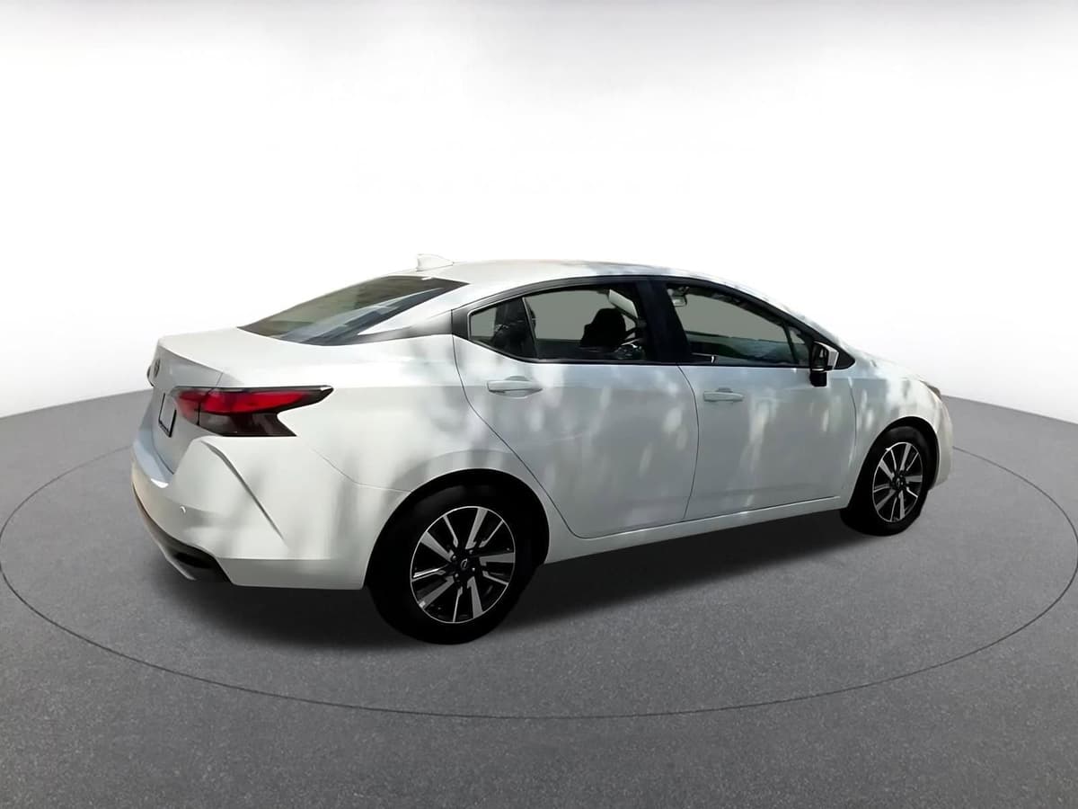 2025 Nissan Versa - Image 15