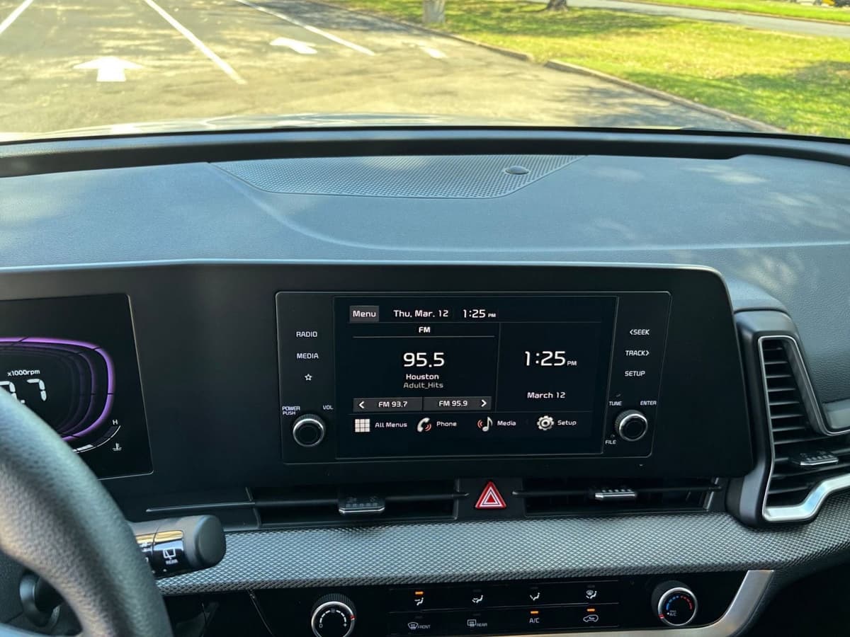 2025 Kia Sportage - Image 17