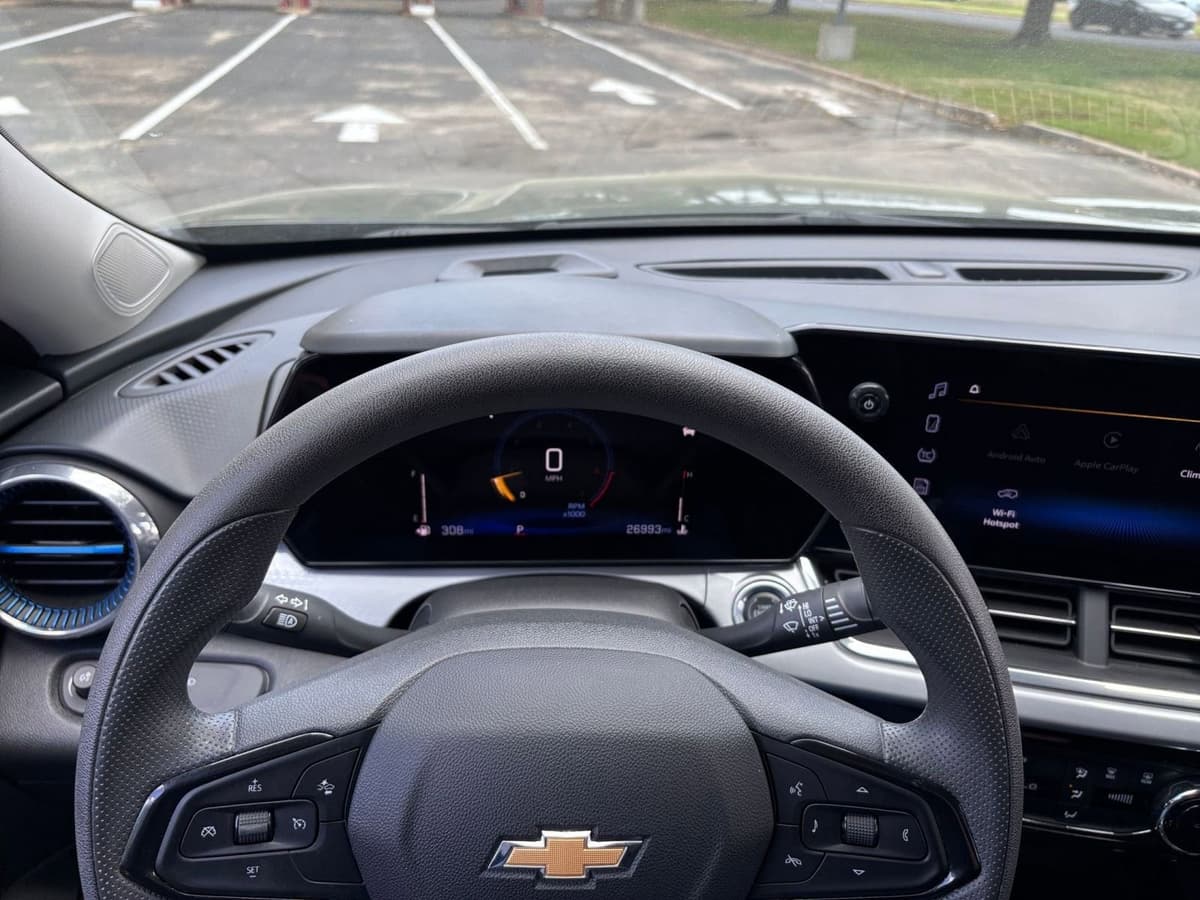 2025 Chevrolet Trax - Image 29