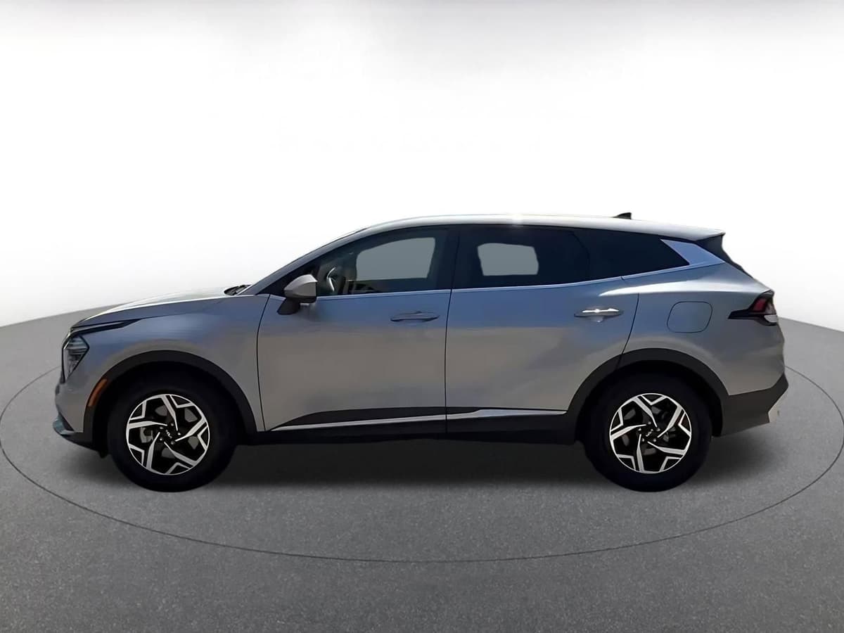 2025 Kia Sportage - Image 8