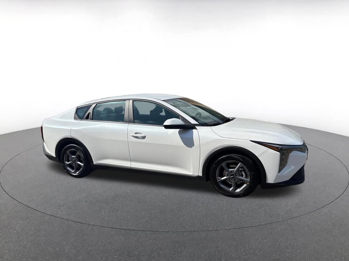2025 Kia K4 - Image 1