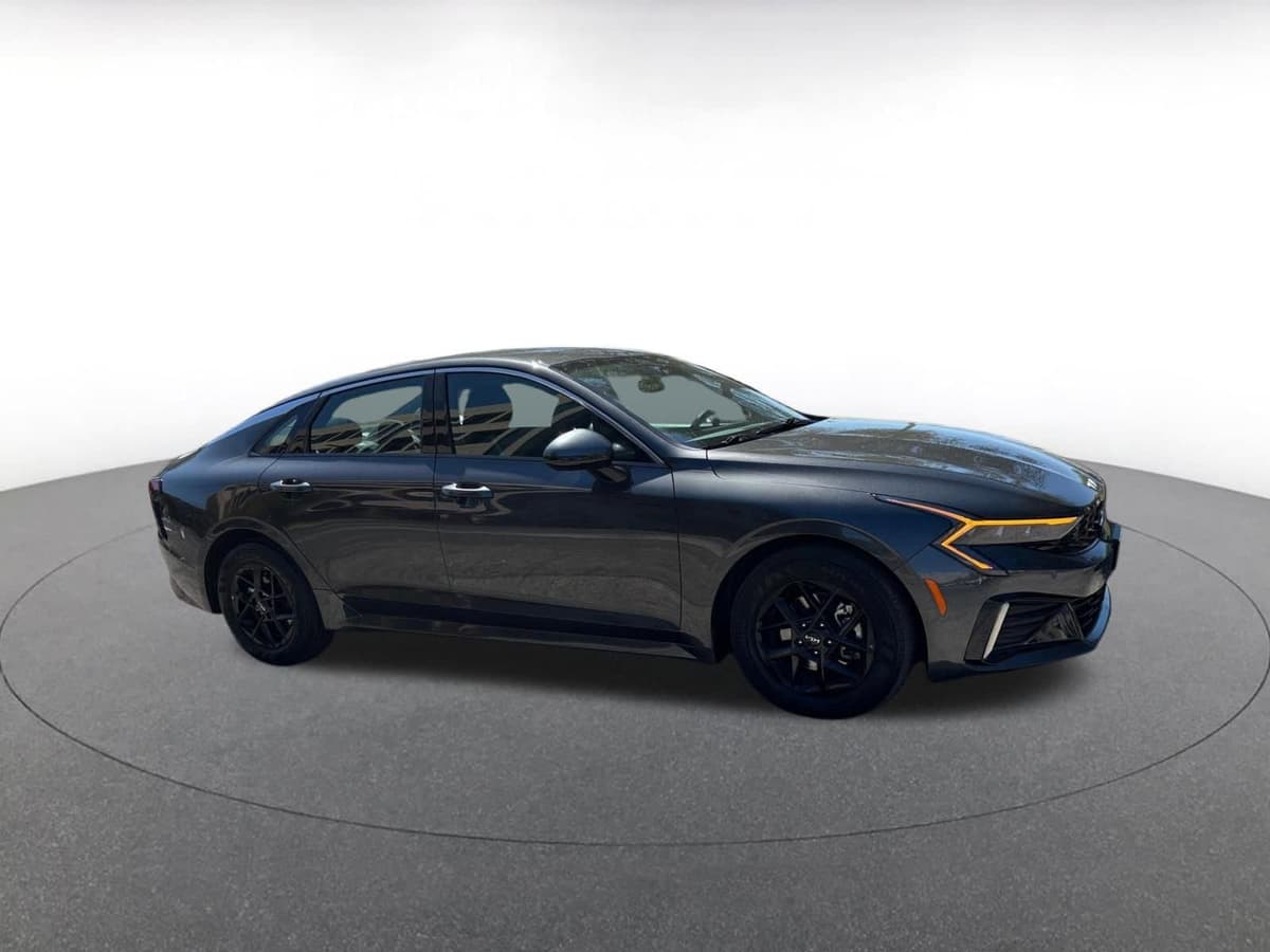 2025 Kia K5 - Image 1