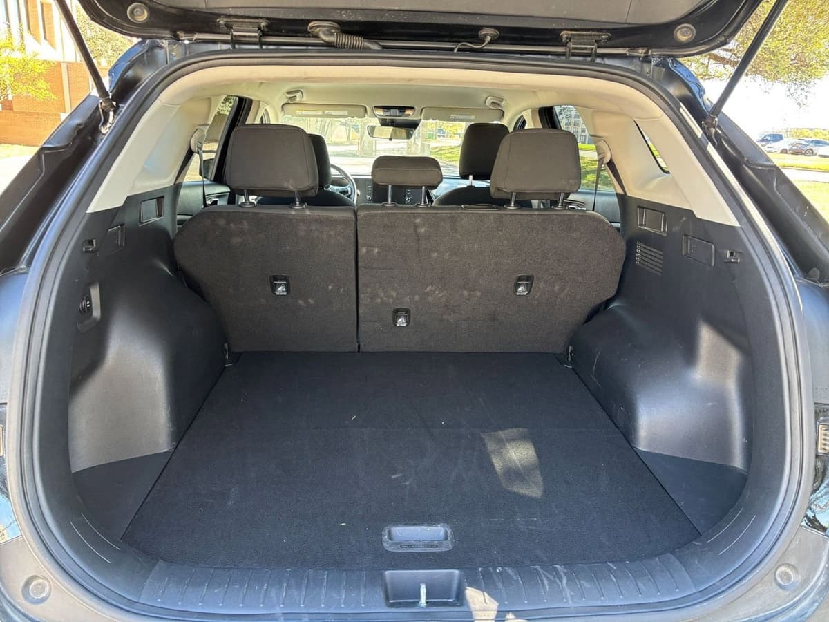 2025 Kia Sportage - Image 26