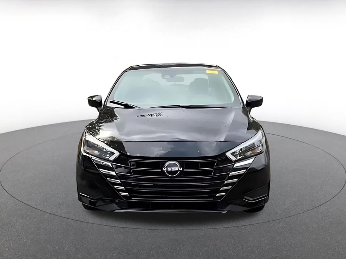 2025 Nissan Versa - Image 5