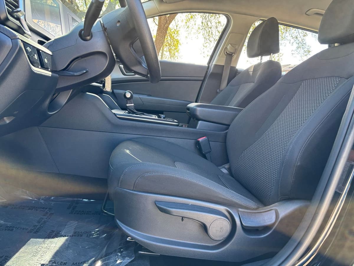 2025 Kia Sportage - Image 22