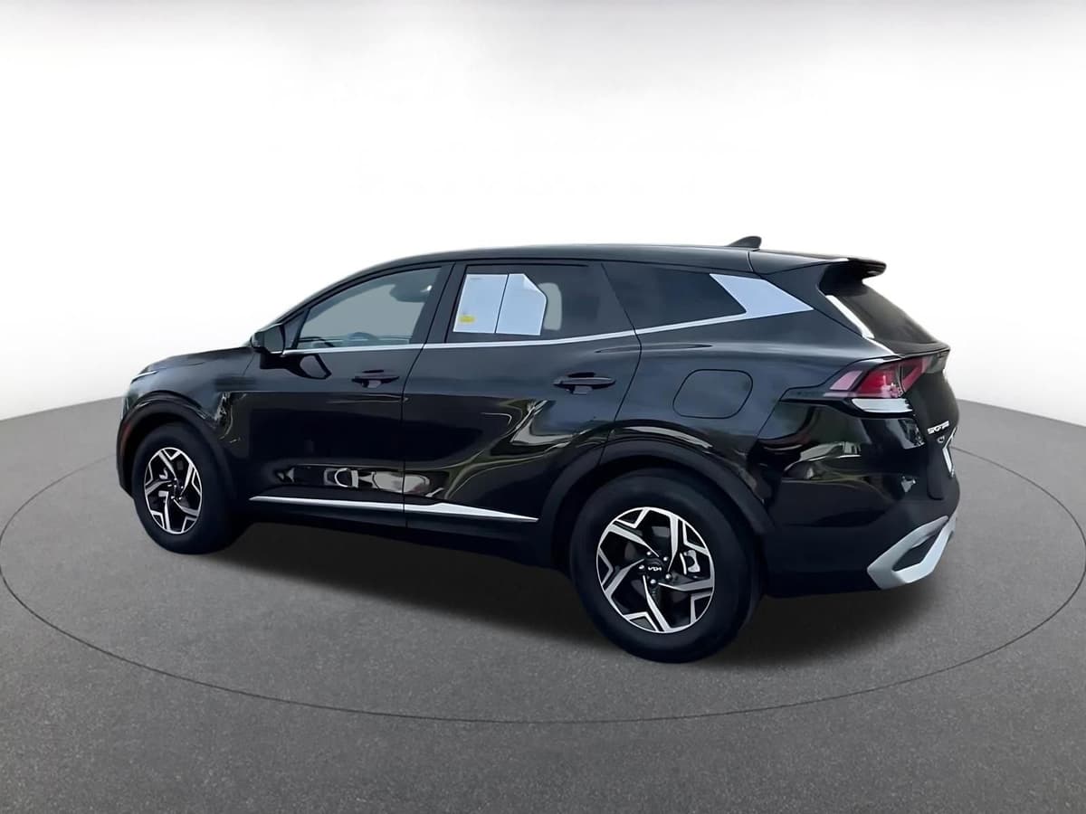 2025 Kia Sportage - Image 10