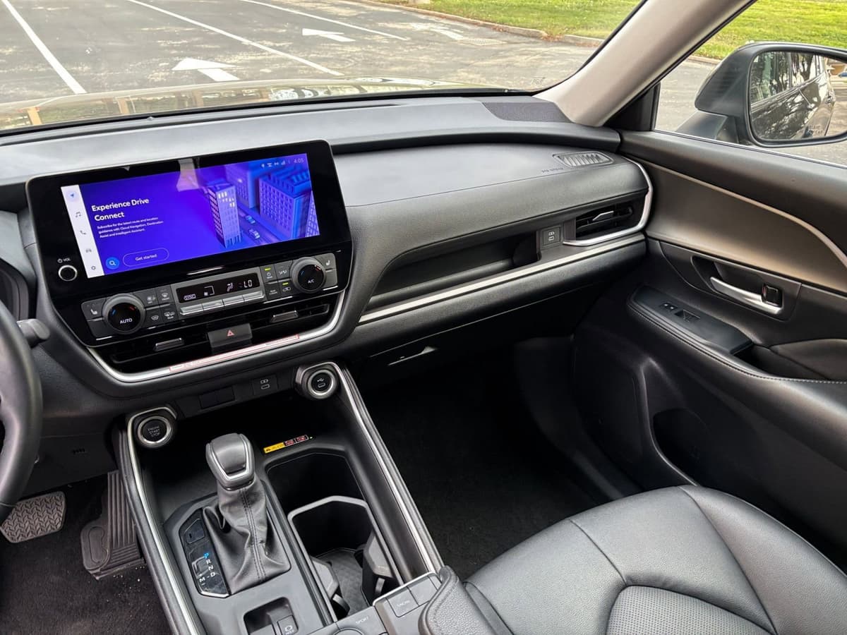 2025 Toyota Grand Highlander - Image 29