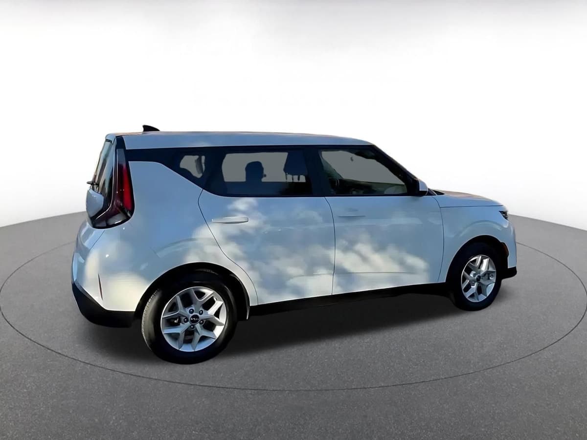 2025 Kia Soul - Image 15