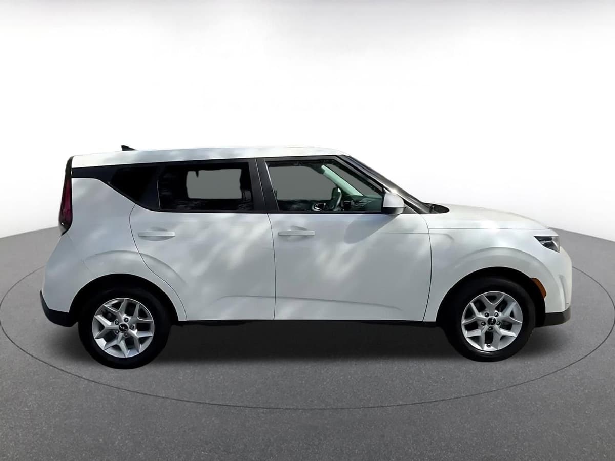 2025 Kia Soul - Image 16