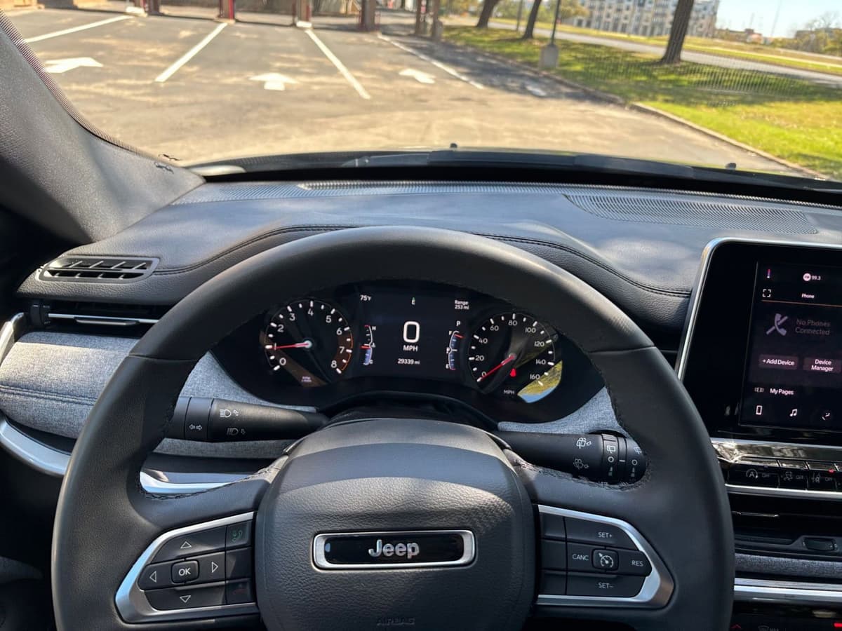 2025 Jeep Compass - Image 29