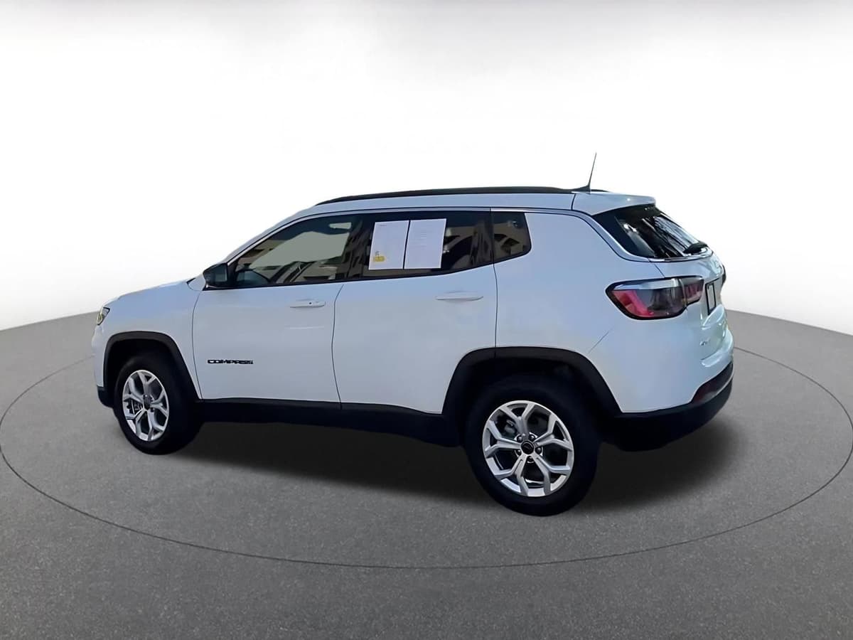 2025 Jeep Compass - Image 10
