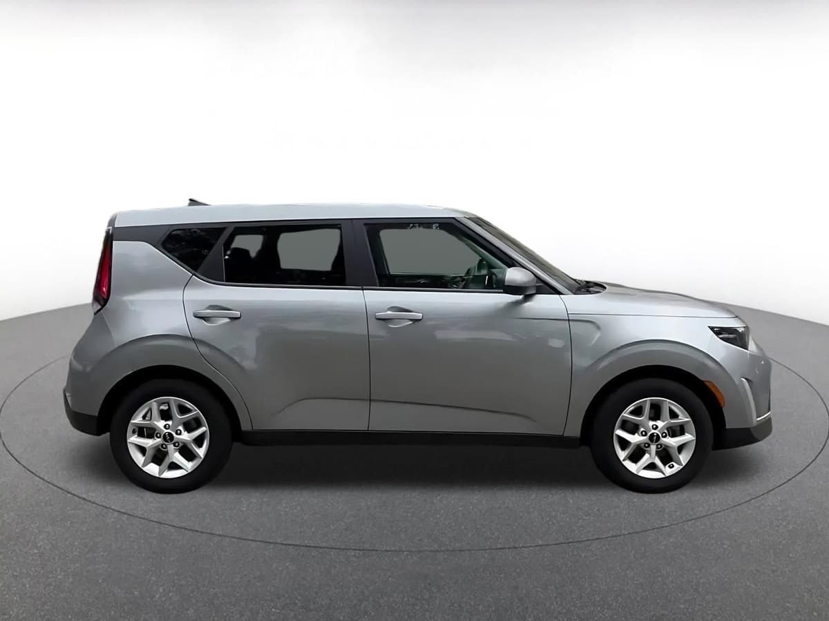 2025 Kia Soul - Image 16