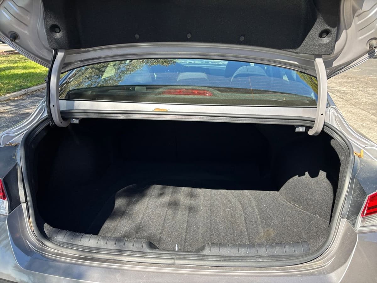 2025 Hyundai Elantra - Image 26