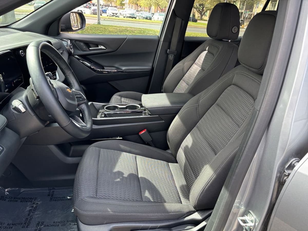 2025 Chevrolet Equinox - Image 31