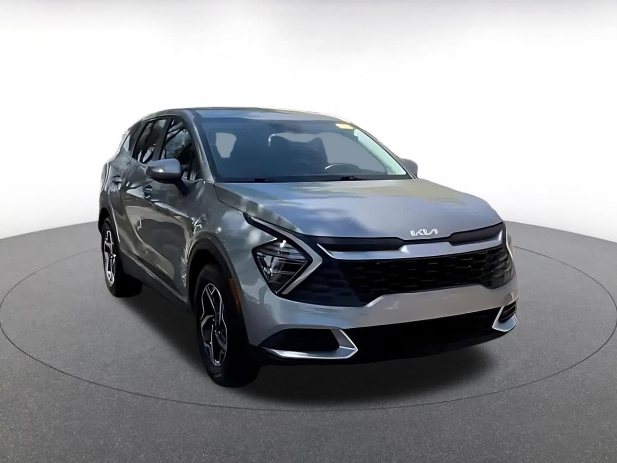 2025 Kia Sportage - Image 3