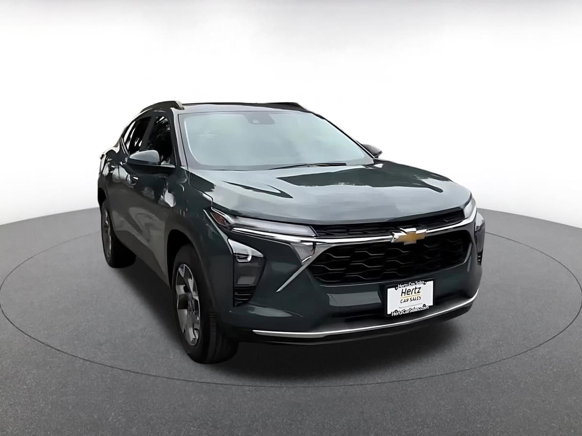 2025 Chevrolet Trax - Image 3