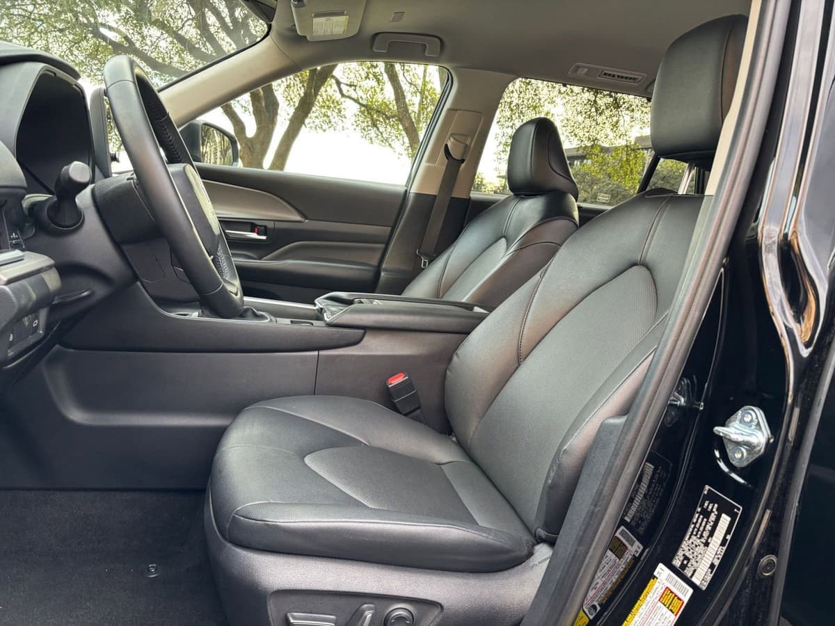 2025 Toyota Grand Highlander - Image 21
