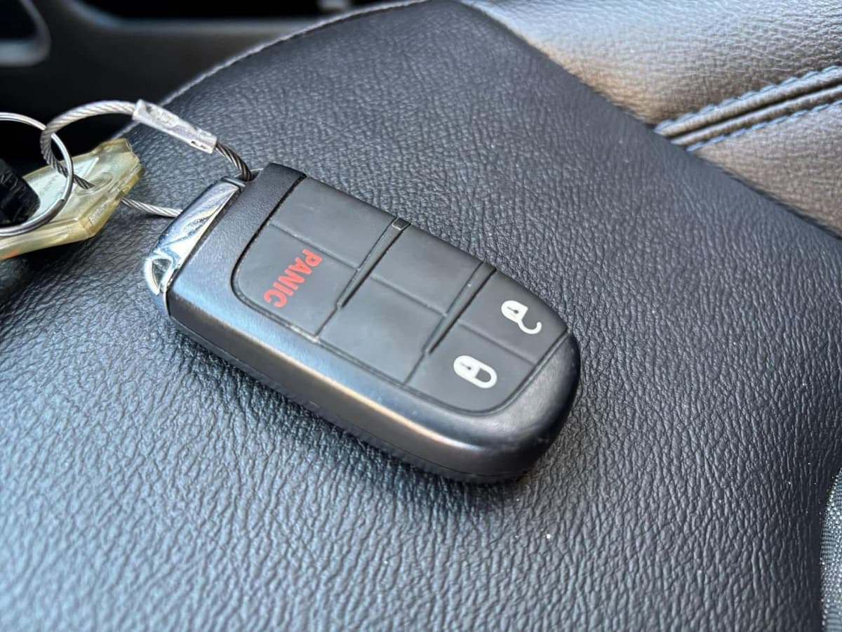 2025 Jeep Compass - Image 18