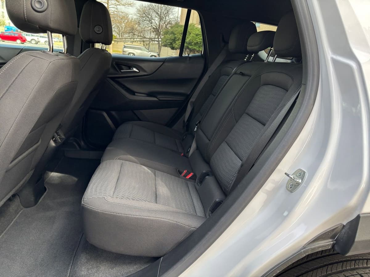 2025 Chevrolet Equinox - Image 21