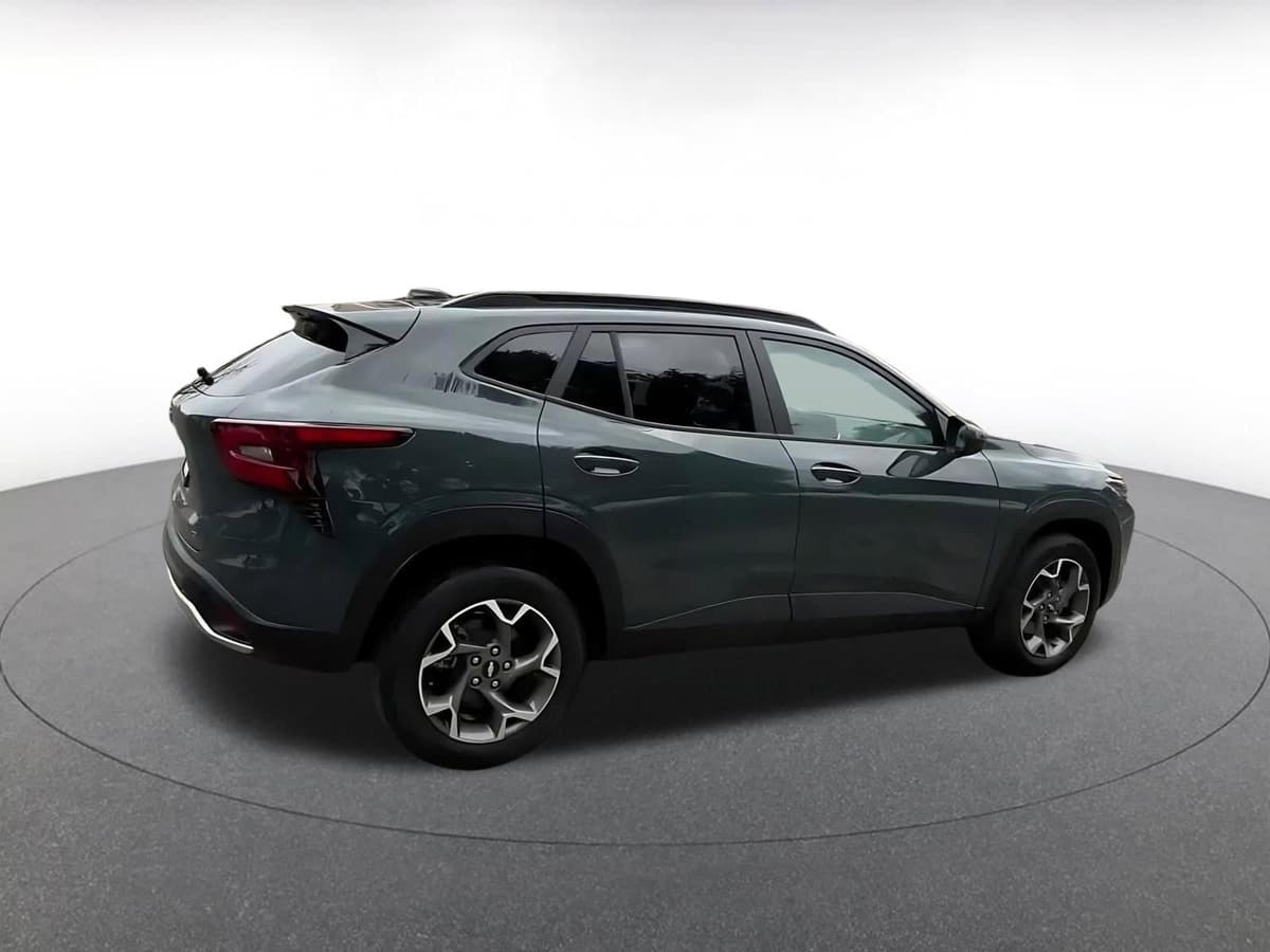 2025 Chevrolet Trax - Image 15