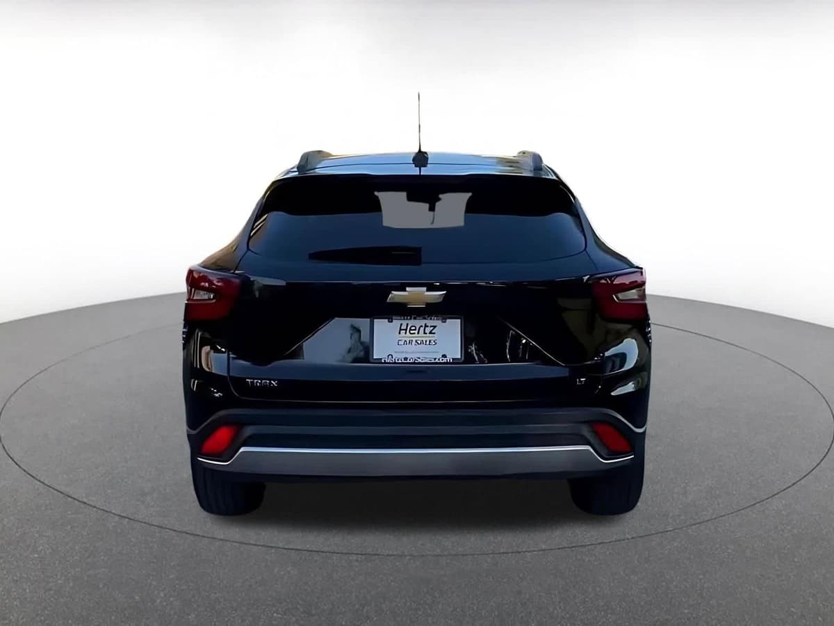 2025 Chevrolet Trax - Image 12