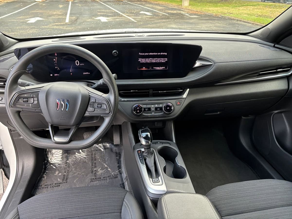 2025 Buick Envista - Image 28
