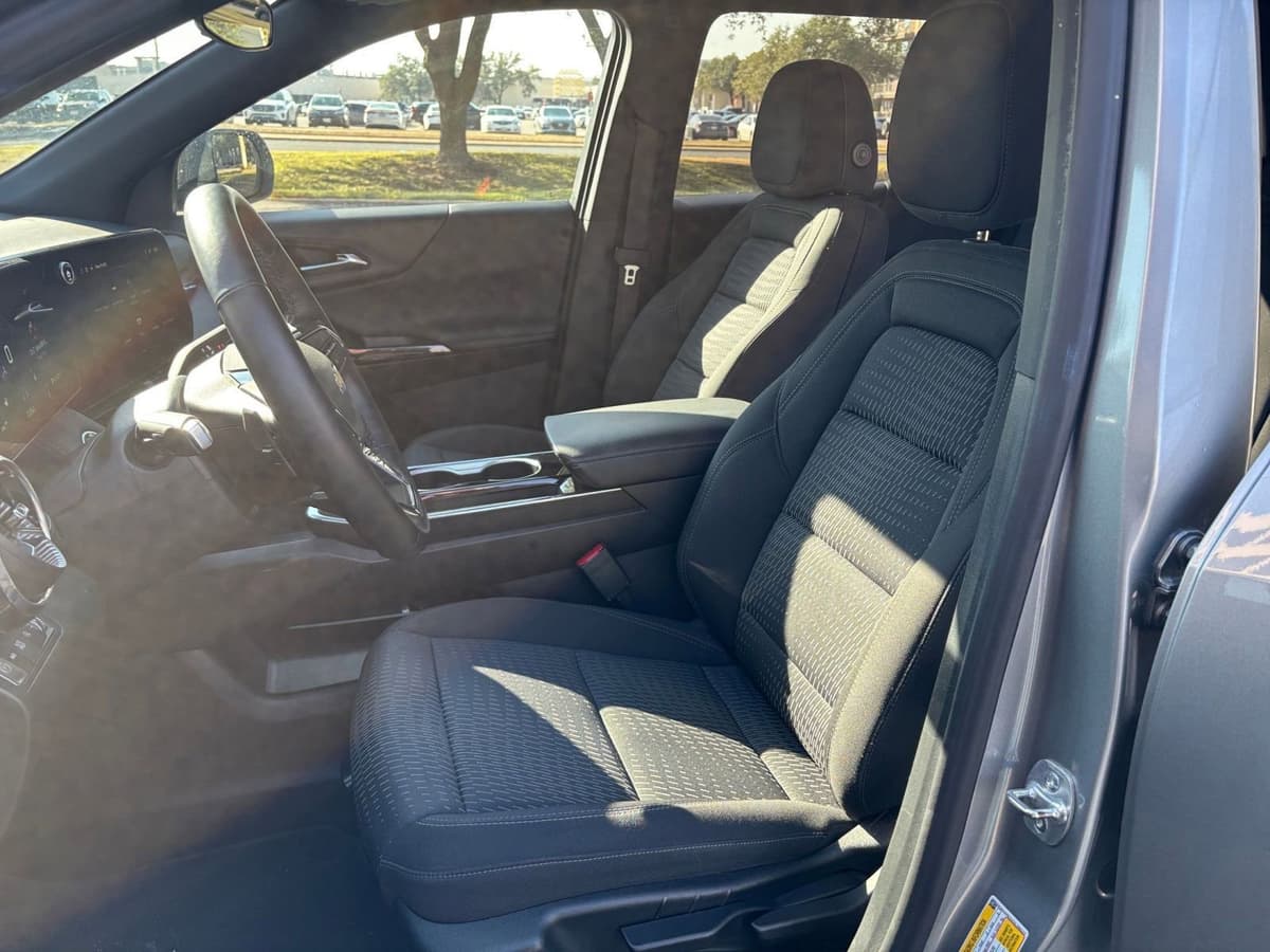 2025 Chevrolet Equinox - Image 31